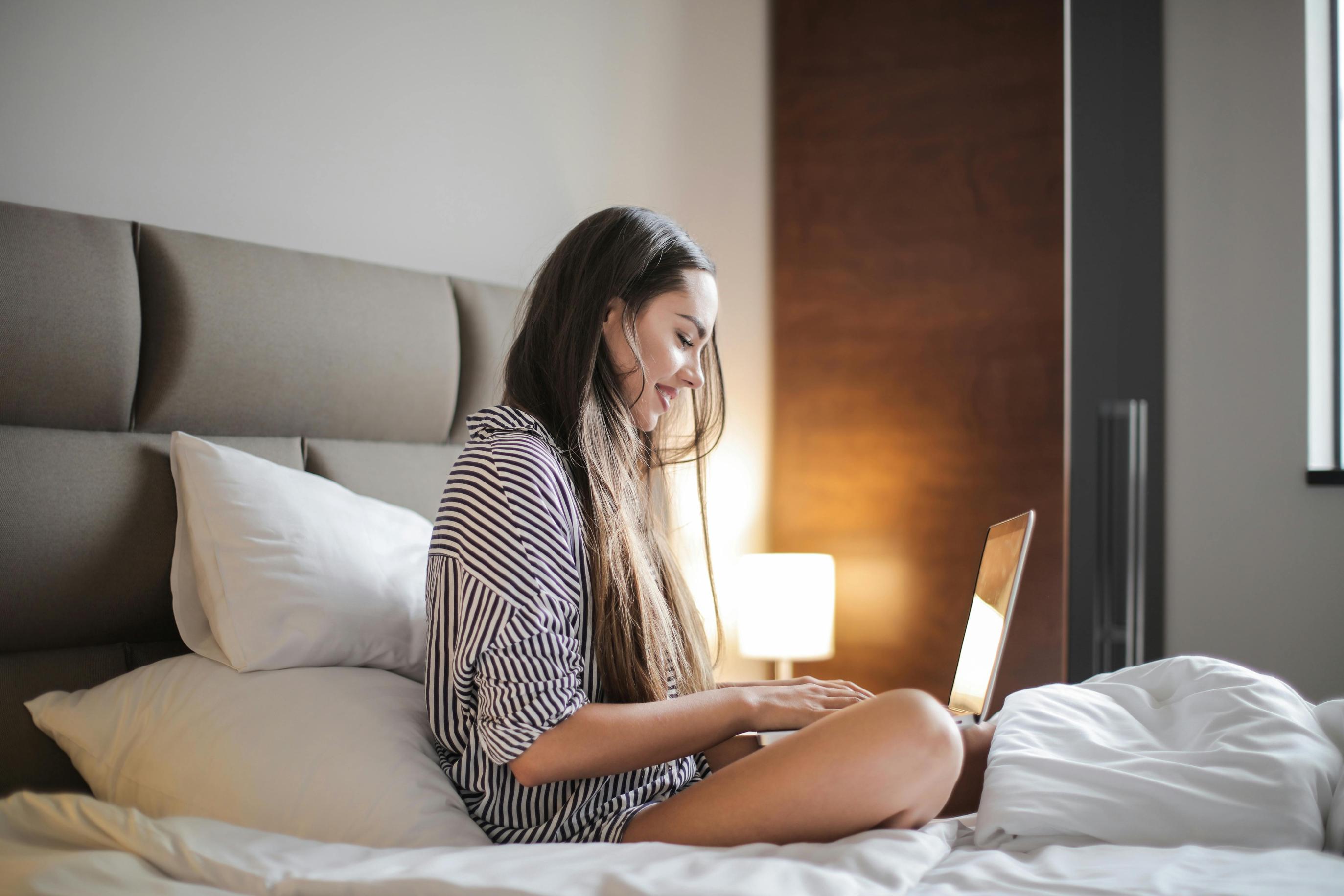 wie man Ohrhörer mit dem Laptop verbindet