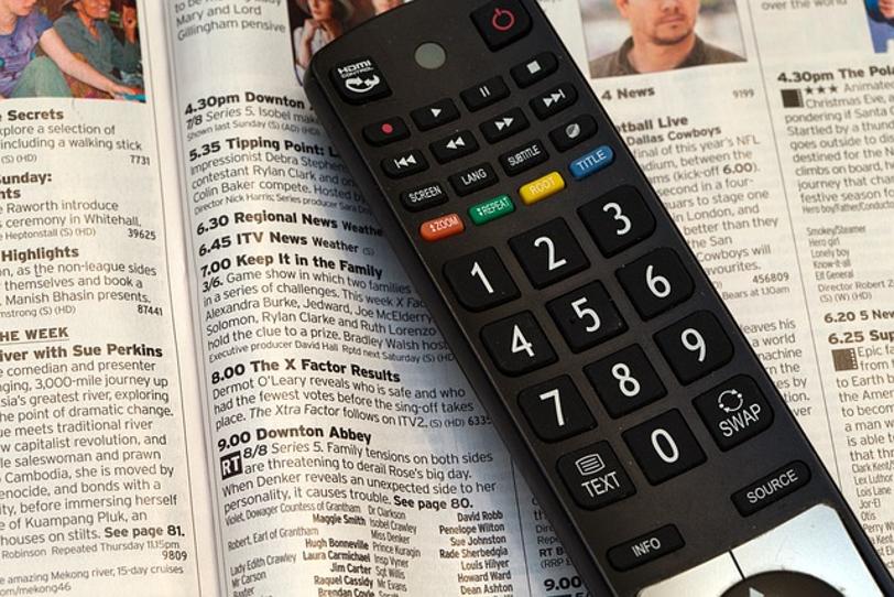 cómo encender una televisión Insignia sin control remoto